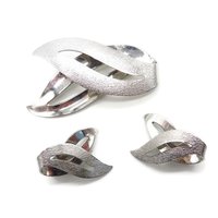 Sarah Coventry Jewelry Set, "Satin Flame" Silver Tone Brooch and Clip-on Earrings