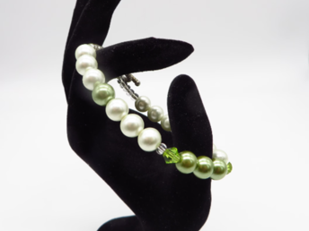White and Green Bead Bracelet, Toggle Clasp, Vintage Jewelry