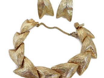 Eisenberg Textured Bracelet and Earrings Set