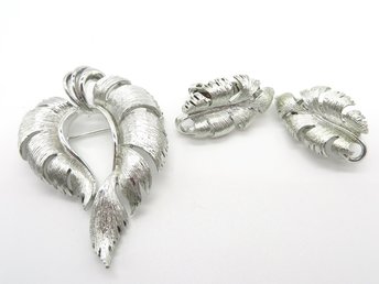 Vintage Lisner Jewelry Set, Silver Tone Leafy Brooch and Clip-on Earrings