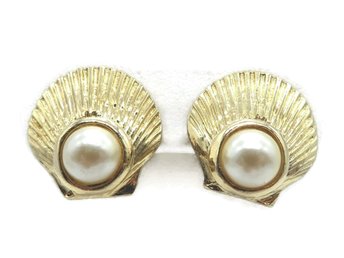 Dauplaise Oyster Shell Gold Tone Clip-on Earrings