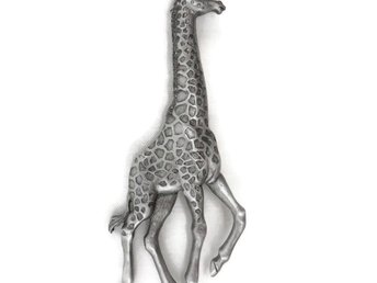 JJ Pewter Tone Giraffe Pin